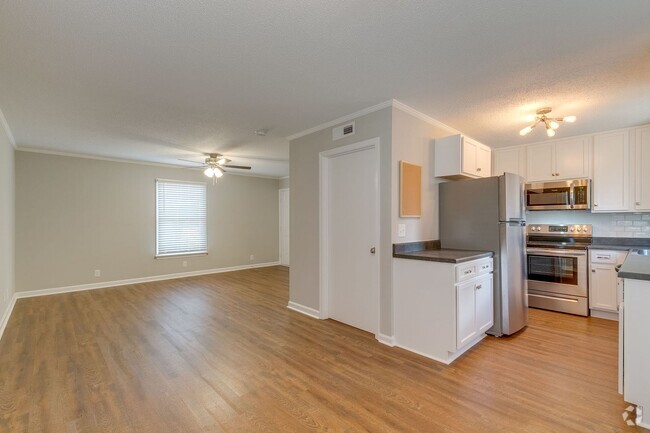 Building Photo - NEWLY LISTED - 2 Bed, 1.5 Bath Minutes fro... Rental