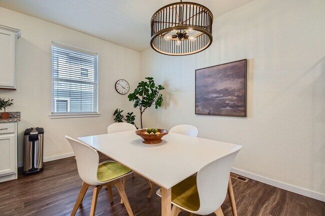 Área de comedor - 532 W Amherst Ave