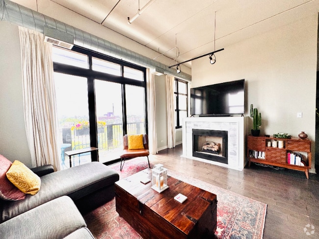 Building Photo - 811 W 15th Pl Rental