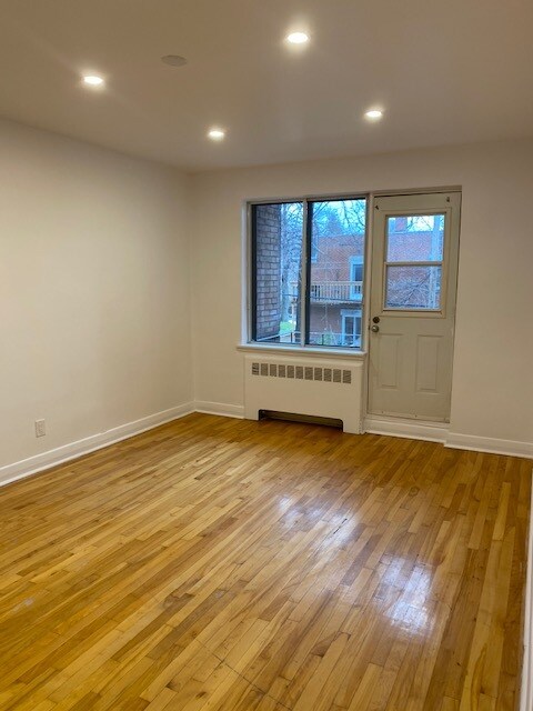 Photo - 4930 Edouard Montpetit Blvd Unité 1