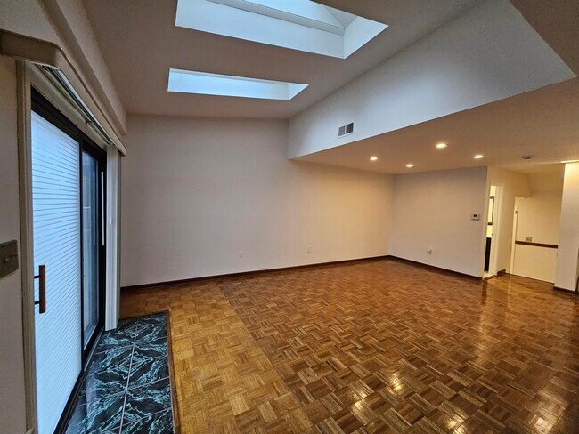 Photo - 806 Spinnaker Ct