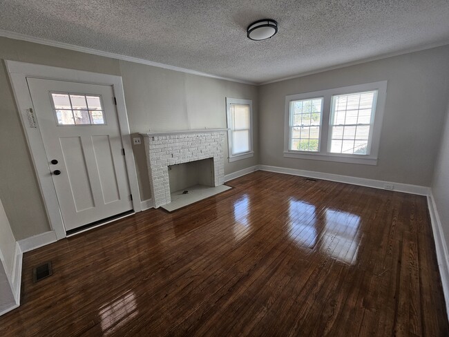 Photo - 109 Courtland St