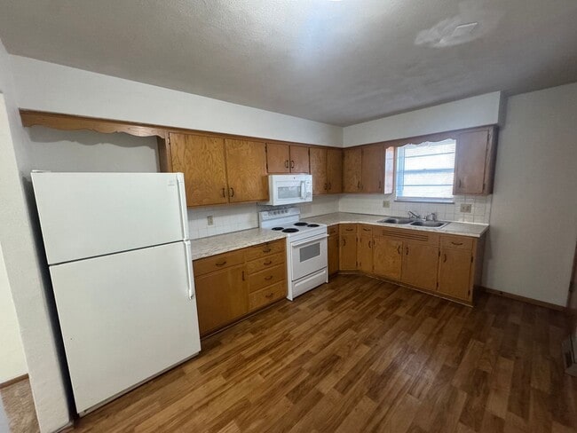 Photo - ***6 OR 12 MONTH  LEASE OPTIONS***4BR 2BA Home w/ Central Air • Porch • Great Location in Indepen...