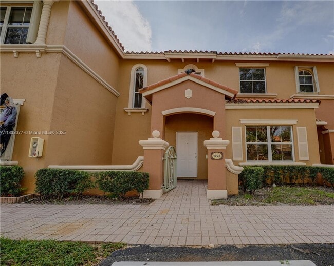 Photo - 8530 NW 140th St Townhome