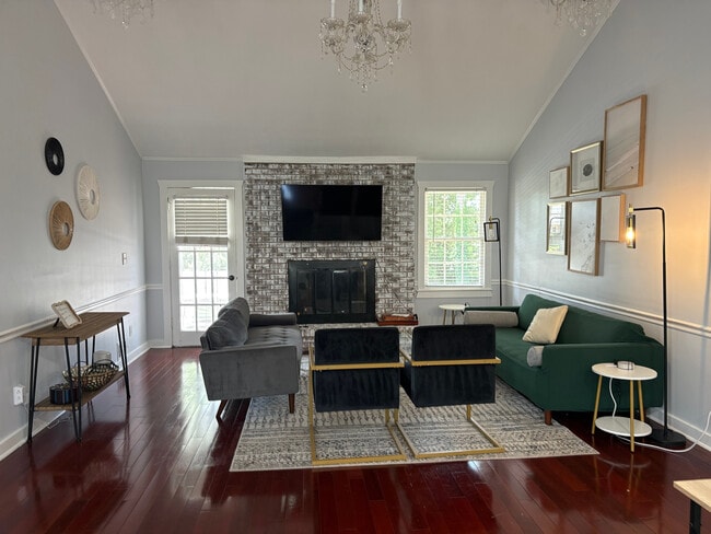 Photo - Room in House on Greg Dr SW