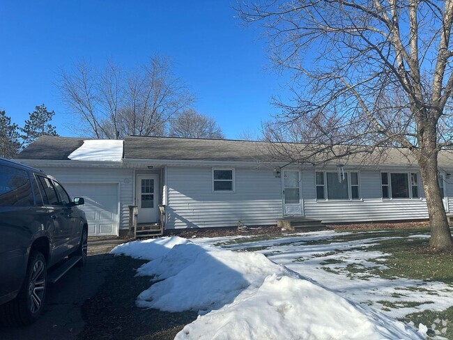 Building Photo - 2 Bedroom Duplex Rental