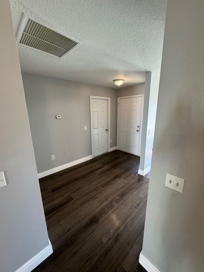 Photo - 375 Greenwich Ct