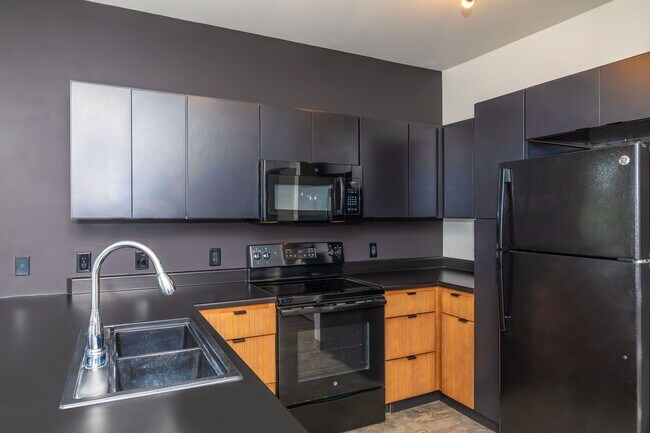 Trails Bend 2 Bedroom 2 Bath Kitchen - Trail's Bend Apartments