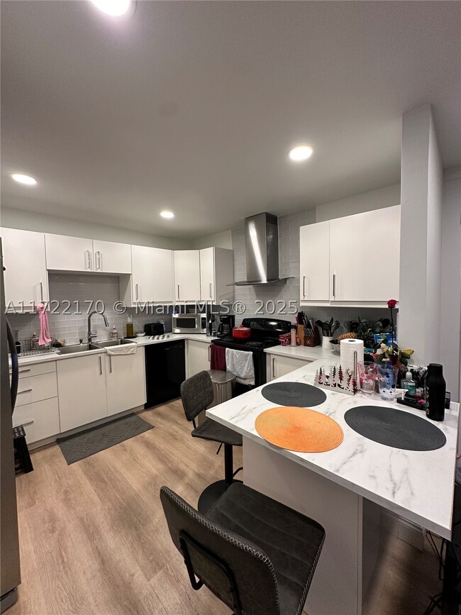 Building Photo - 5100 SW 41st St Unit 328