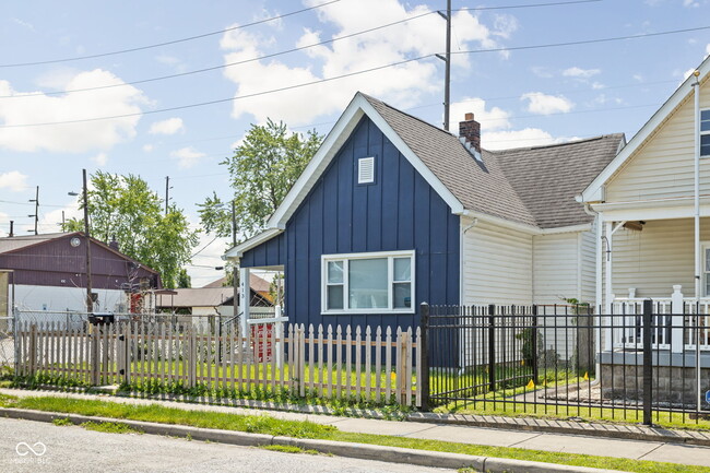 Photo - 413 E Caven St