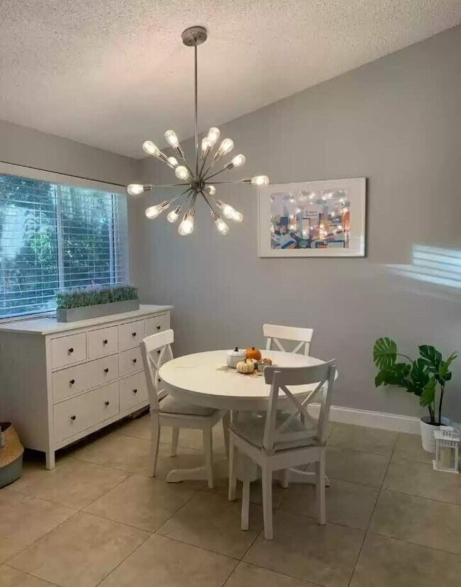 Photo - 20304 Glenmoor Dr