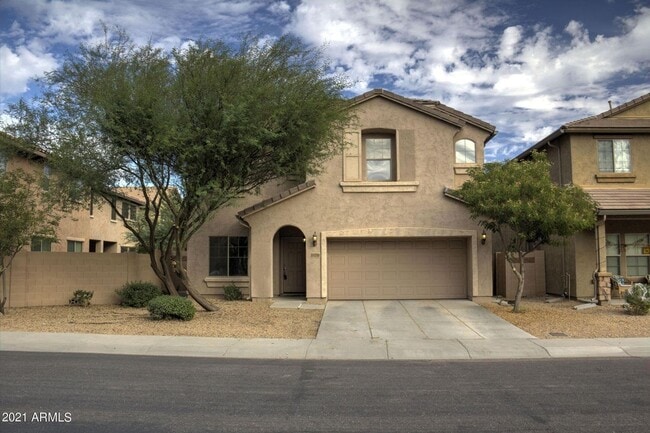 Building Photo - Charming 3 bedroom plus den and 2.5 bath home with full SOLAR !!