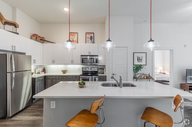 2BR, 2BA - 937SF - Dining