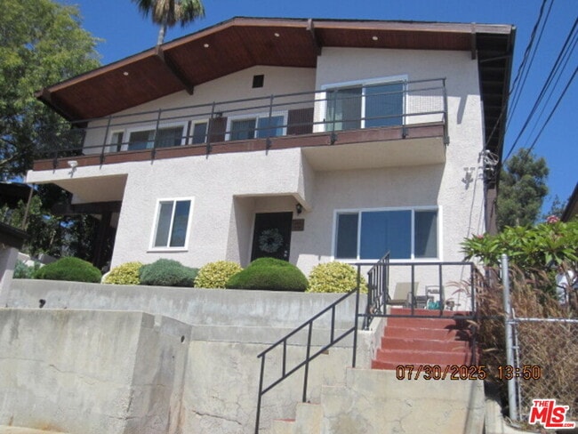 Building Photo - 2350 1/2 Teviot St Unit 1/2 Rental