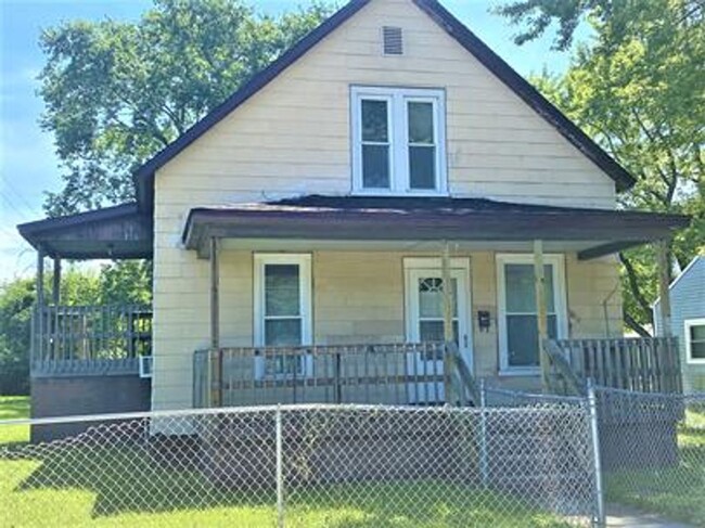 Photo - 1412 N Champaign St House