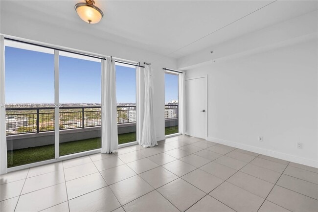 Building Photo - 60 SW 13th St Unit 2119