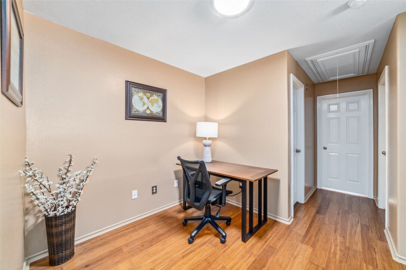 Photo - 203 W Stedhill Loop