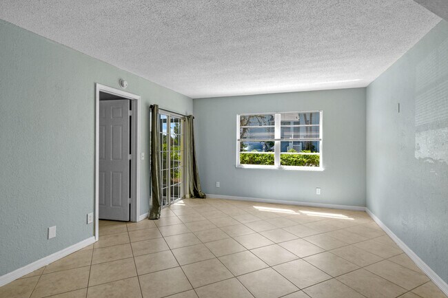 Photo - 1604 SE Green Acres Cir Unit T101