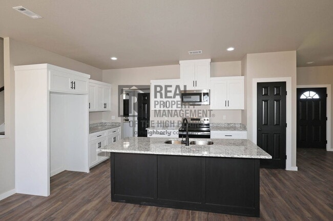 Photo - 4710 Clive Ave