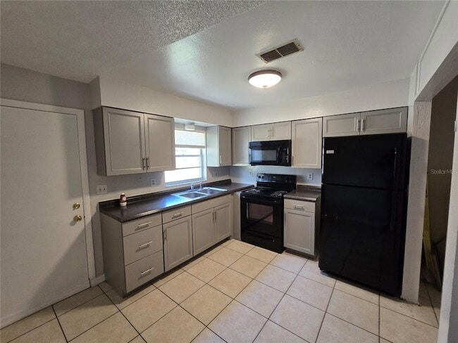 Photo - 5667 Struthers Ct