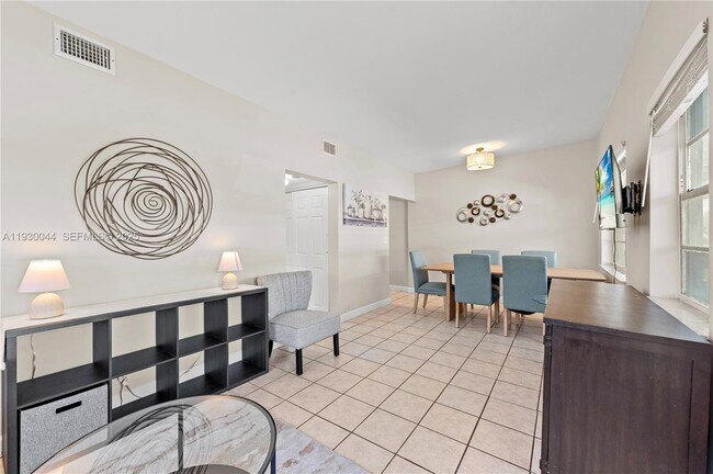 Photo - 1125 NE 5th Ave Unit 1