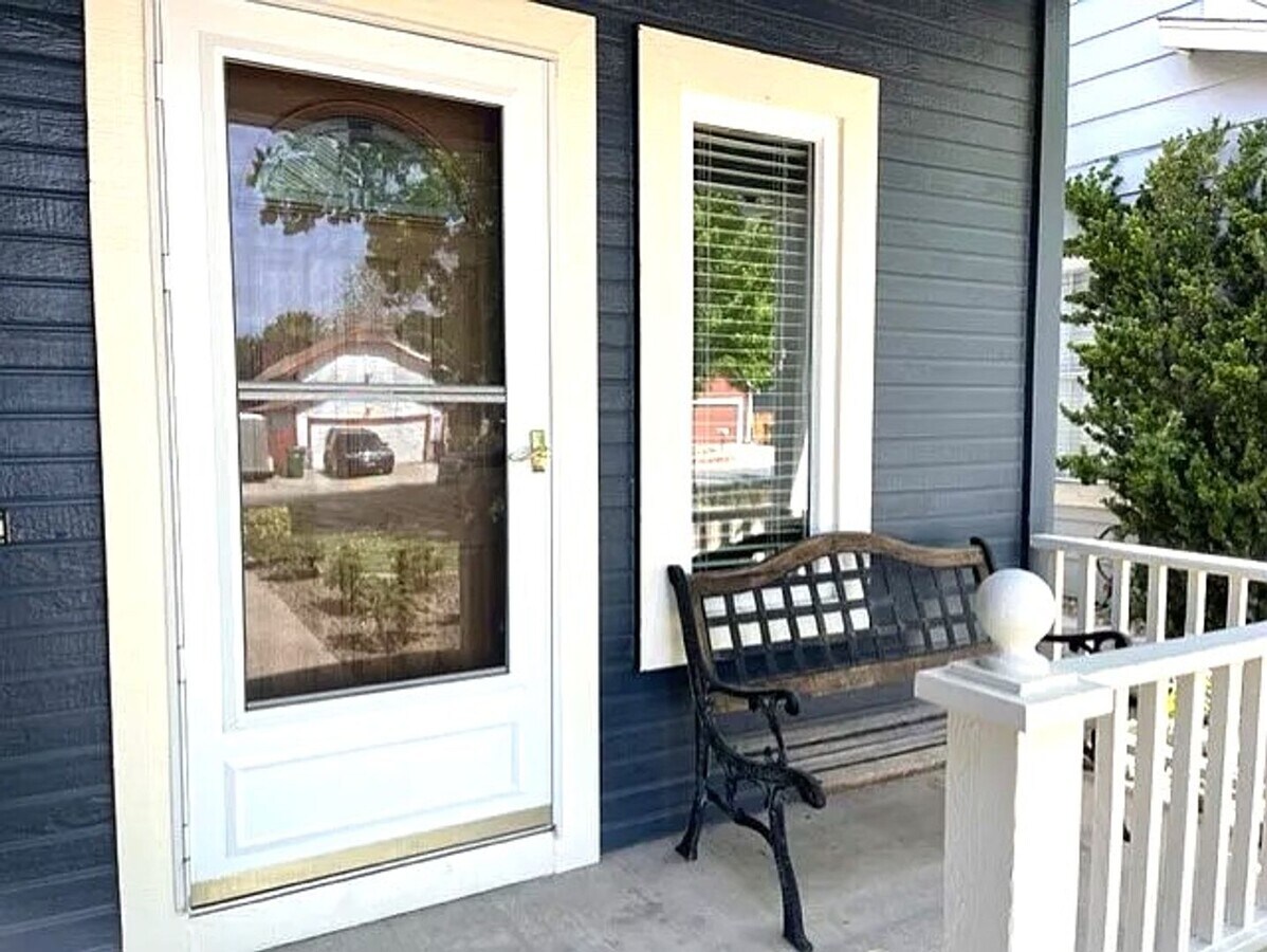 Photo - 2051 Burnside Dr