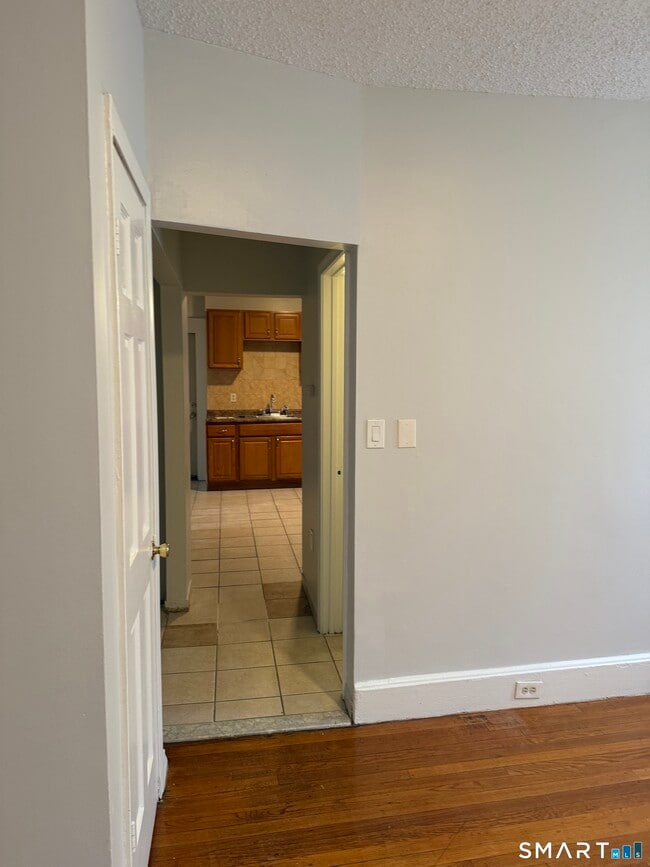 Photo - 192 Russ St Unit 2nd Floor