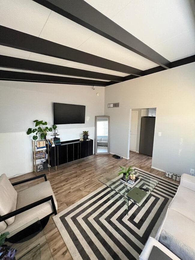 Photo - 909 E Marlette Ave Unit Apt 3