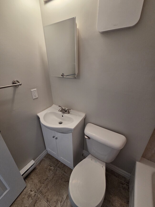 Photo - 251 Erb St. W Unité #18 2BR + Den