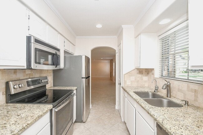 Building Photo - 13240 Trail Hollow Dr Unit 3240