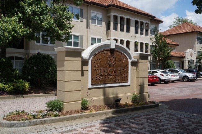 Building Photo - Rare 2 bed 2 bath condo located in The Tuscany