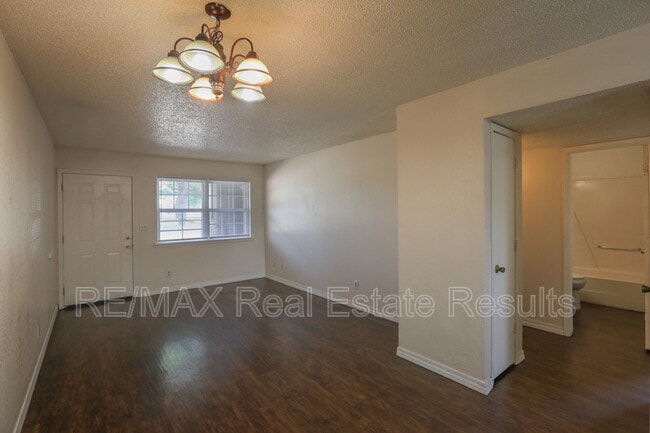 Photo - 1820 W Twin Springs St Unit Apt 11