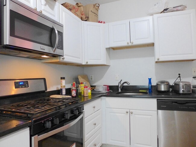 Photo - 95 Hillside St