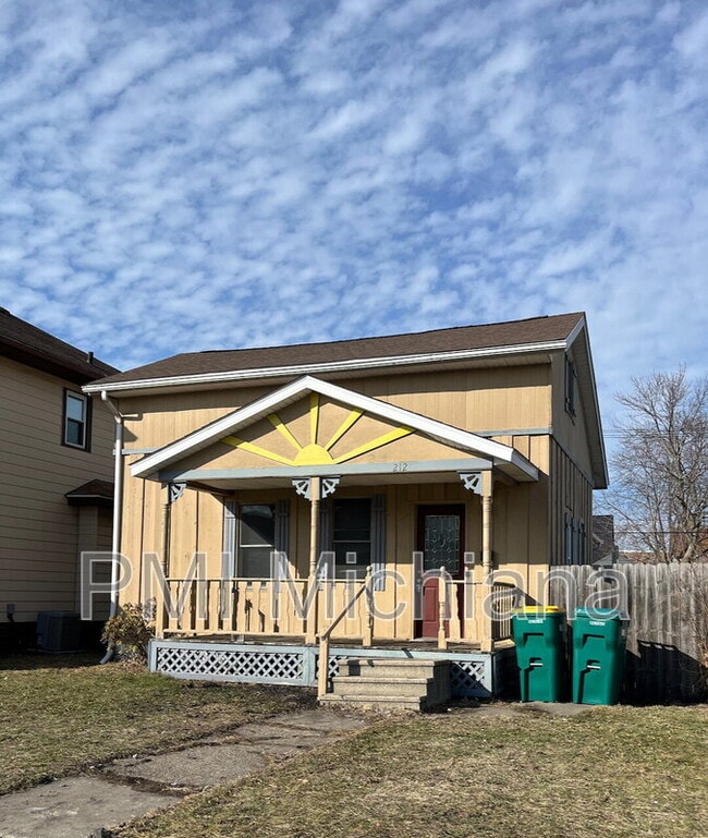 Building Photo - 212 W 9th St