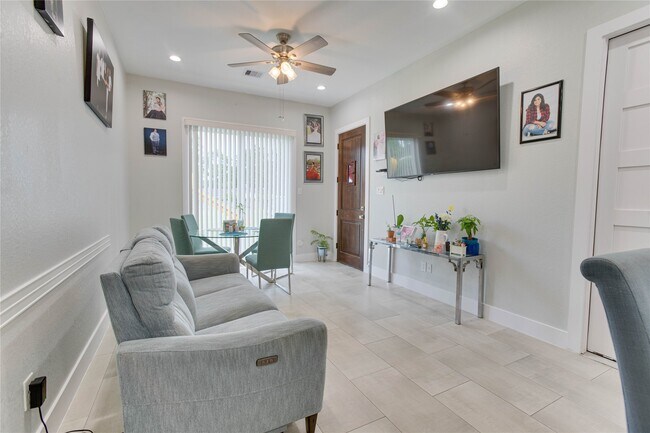 Photo - 4821 1st St Casa