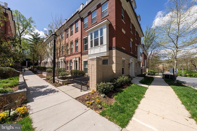 Building Photo - 10326 Grosvenor Pl