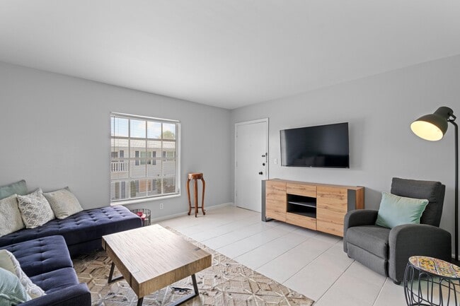Photo - 2221 NE 68th St Unidad 922