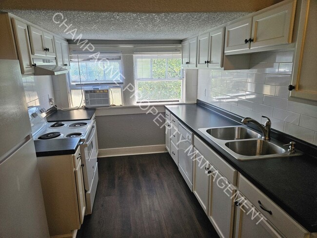 Photo - 2637 E 29th St Unidad 3