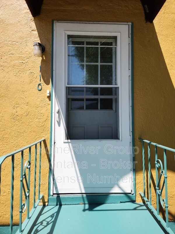 110 South Ave E