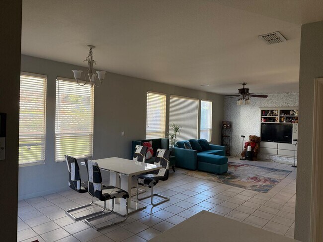 Photo - 1084 Huntly Dr