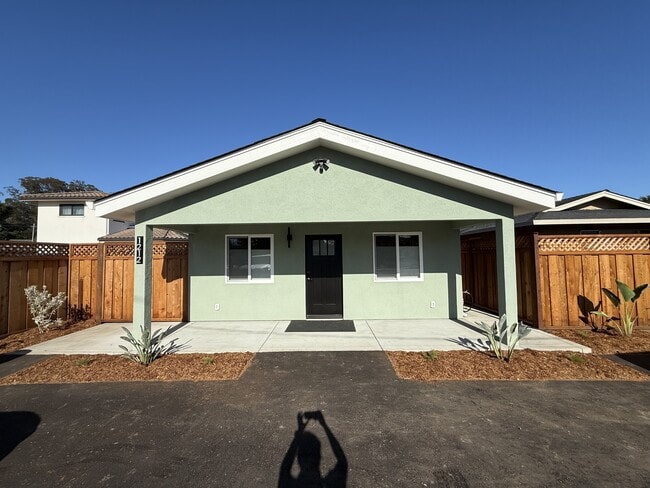 1212 Chanticleer Ave