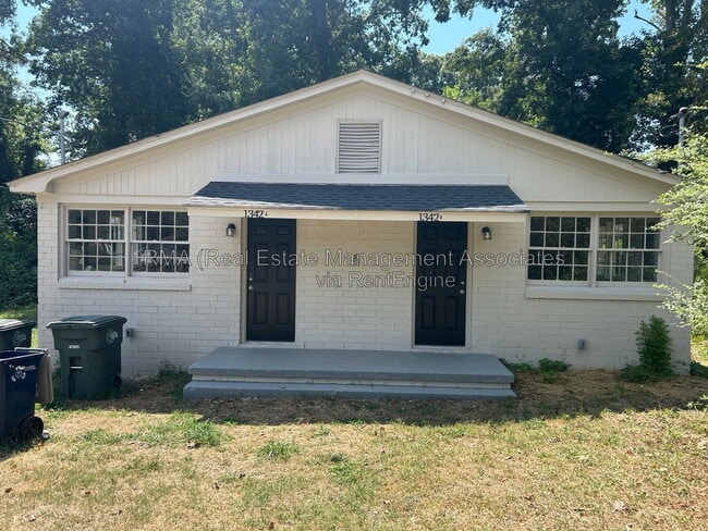 Building Photo - 1342 Drewery Ave Unit A