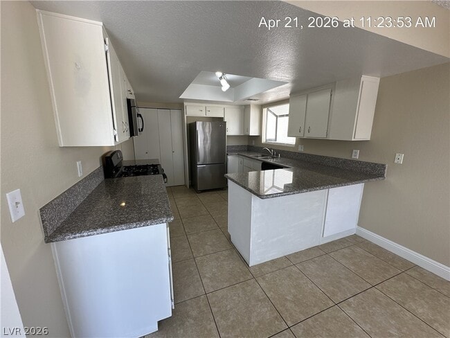 Photo - 329 Chastine St