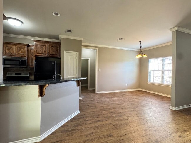 Photo - 939 Redbud Ln