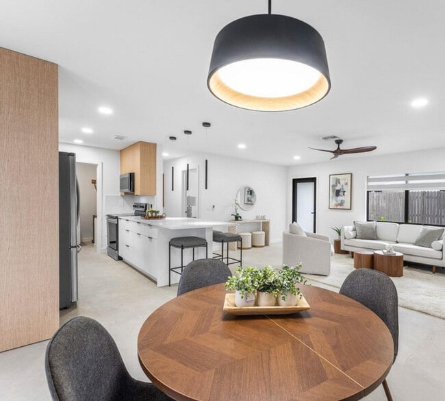 Photo - 608 SE 2nd Ave