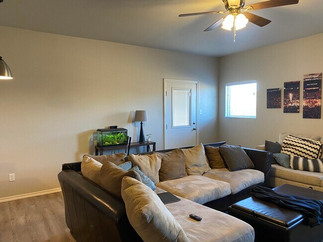 Photo - 525 N Chicago Ave