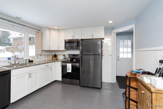 Photo - 1090 Stolle Rd