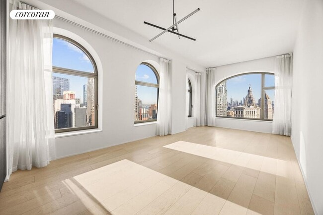 Building Photo - 130 William St