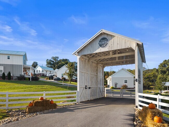 Photo - 1925 Lakeshore Dr