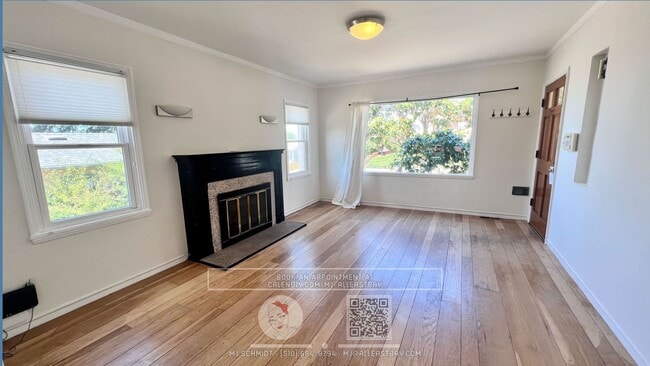 Building Photo - Spacious 2 bedroom Home w/ Backyard, Garag...